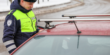 Пьяный водитель уснул на перекрестке и получил 15 суток ареста в Кузбассе