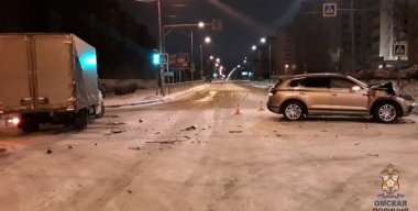 Пьяный подросток на кроссовере отца устроил ночное ДТП в Омске