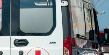 Водитель на Volkswagen сбил трех женщин, переходивших дорогу вне «зебры»