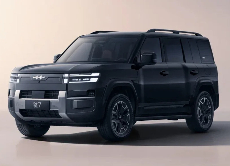 До России доехал первый гибридный кроссовер BYD