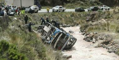 Больше 30 человек погибли в ДТП с автобусом, упавшим в глубокий овраг