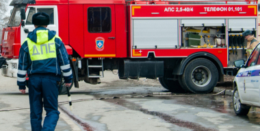 Мужчина пытался угнать машину, но она внезапно загорелась