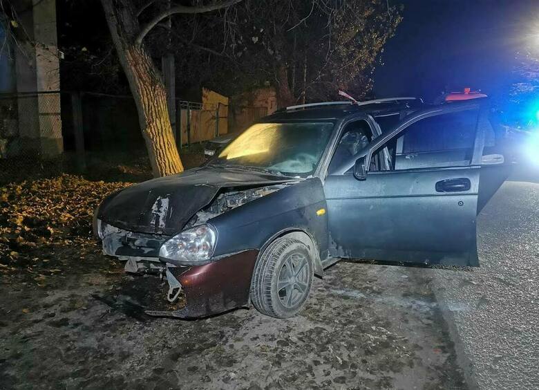 Изображение Подросток угнал машину соседа и врезался в опору ЛЭП в Кировской области