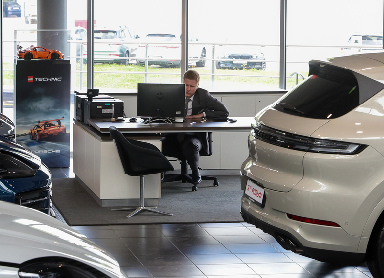 Дилеры предсказали просадку российского авторынка в ноябре