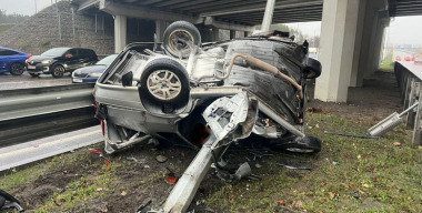 Автомобиль превратился в груду металла после удара о столб в Воронеже