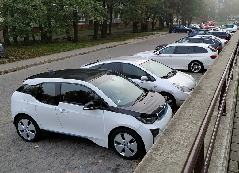 В России за год подешевели подержанные гибриды и электрокары