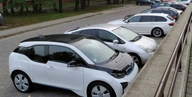 В России за год подешевели подержанные гибриды и электрокары