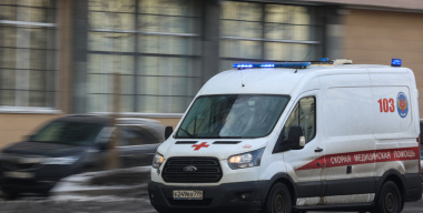 Молодой человек погиб под колесами автомобиля в Подмосковье