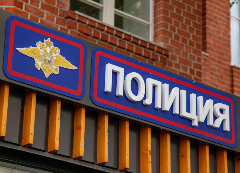 Изображение Из машины на ходу выпала уснувшая пассажирка, водитель скрылся