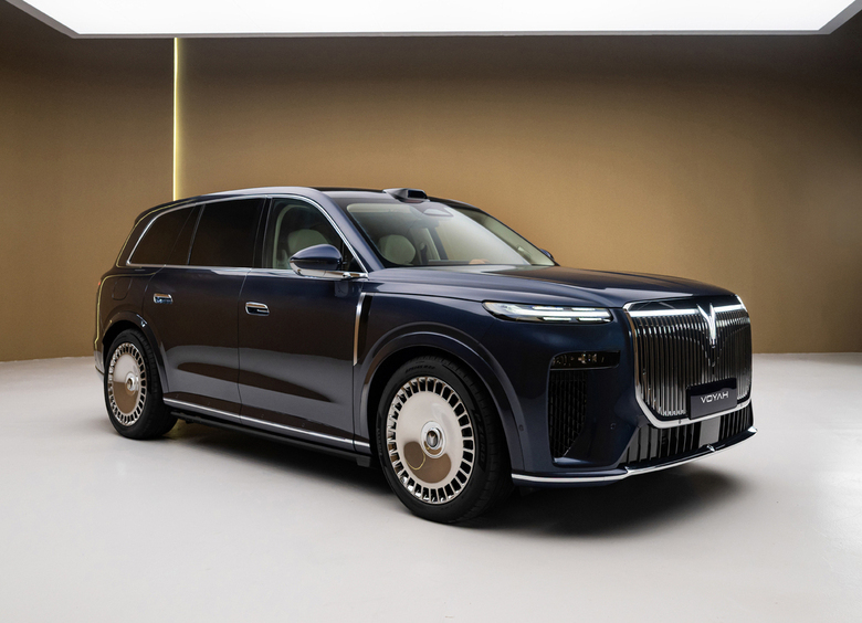 Что-то на богатом: в России презентовали новейший кроссовер Voyah Taishan