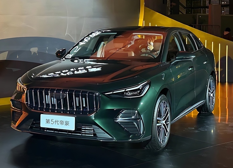 Geely Emgrand пятого поколения вышел на китайский рынок