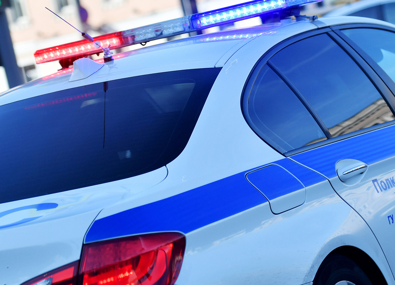 Изображение Конфликт в родительском чате перерос в драку и порчу машины топором