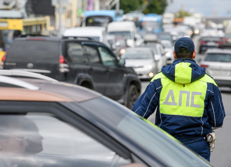 Обманул и камеру, и себя: россияне начали массово подделывать ГРЗ своих машин
