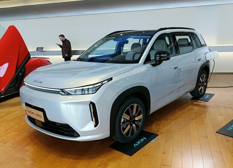 GAC презентовал в Гуанчжоу кроссовер Aion i60 и роскошный седан Hyptec A800