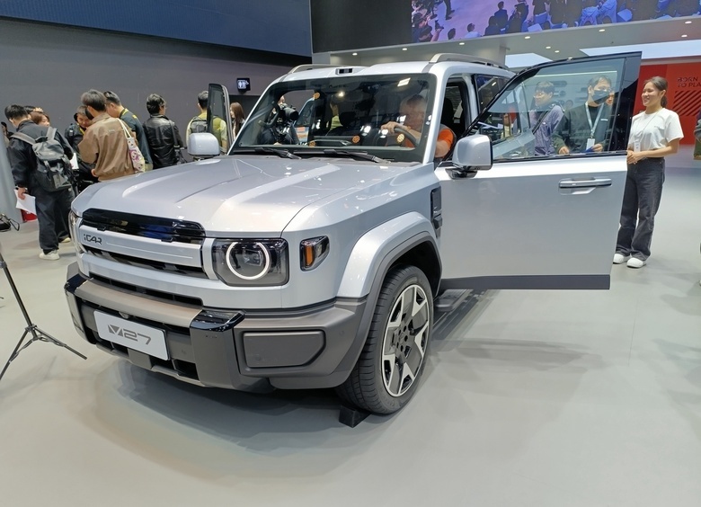 Chery показала в Гуанчжоу два гибридных кроссовера — iCar V27 и Fulwin T9L