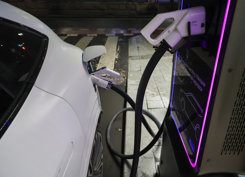 К 2026 году парк гибридов и электрокаров в России должен вырасти до 175 000 авто