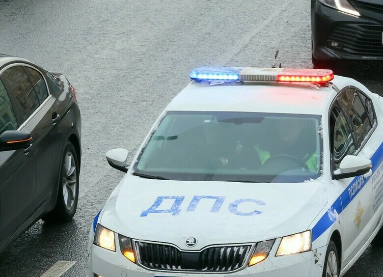 Изображение Автомобиль самостоятельно пришел в движение и улетел в реку в Кузбассе