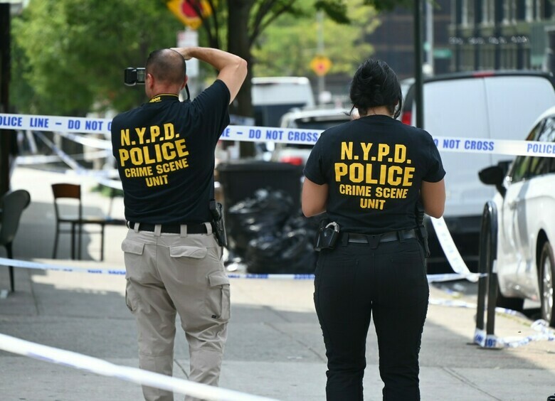 Изображение Участники нелегальных уличных гонок избили семейную пару и подожгли их машину