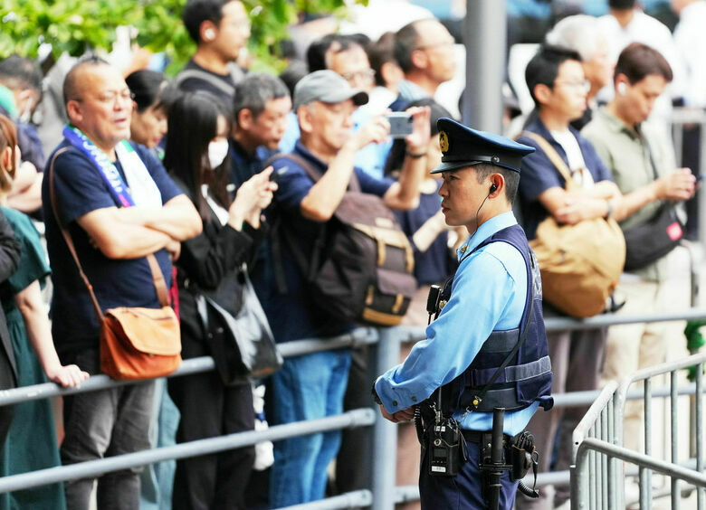 Изображение Мужчина угнал машину и намеренно въехал в толпу: 1 человек погиб, 12 ранены
