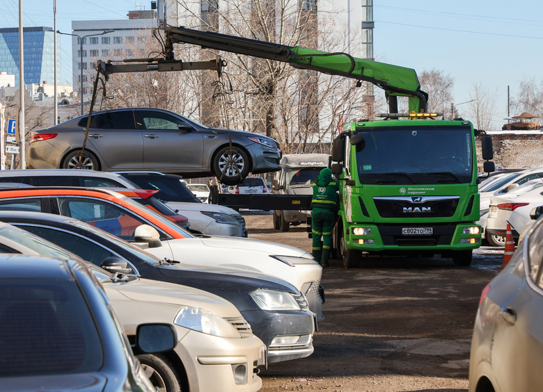 Около 22 тыс. машин в Москве повторно возвращали на штрафстоянки