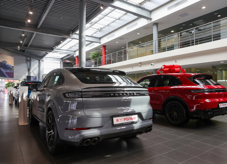 Стоки новых легковушек в России сократились более чем на 100 000 машин