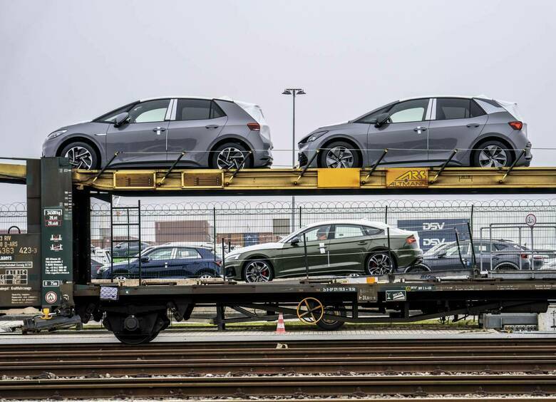 Семью из Германии задержали за поставки автомобилей в Россию