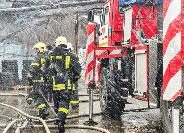 Изображение Девушка из Екатеринбурга подожгла кроссовер соседа по указке мошенников
