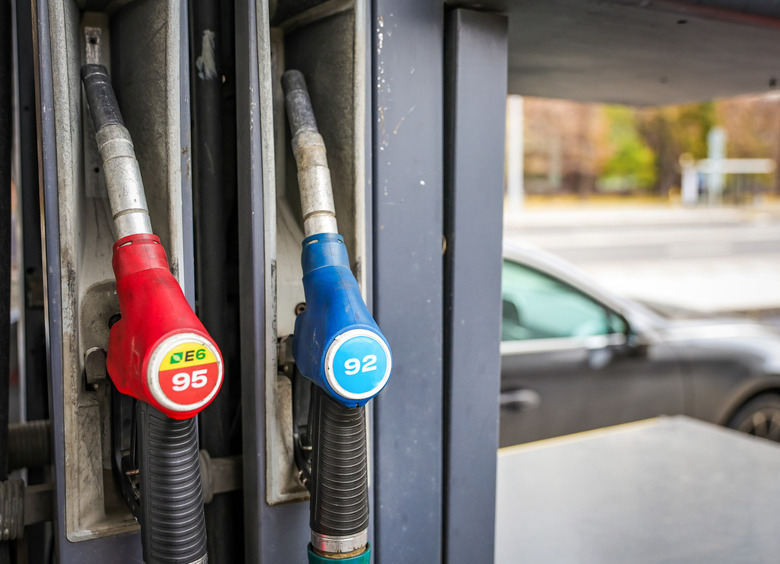 Эксперты объяснили, почему 92-й бензин расходуется быстрее, чем 95-й