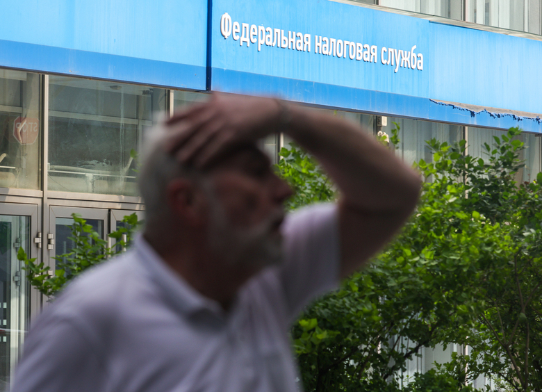 Изображение Жительнице Саратова пришел налог на BMW, которого у нее никогда не было