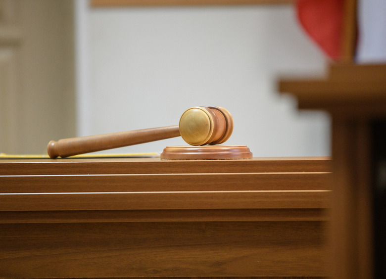 Изображение Ярославский бизнесмен получил условный срок за выброшенного из машины пристава