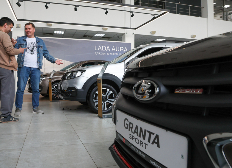 Россиянам назвали бестселлеры отечественного авторынка в ноябре