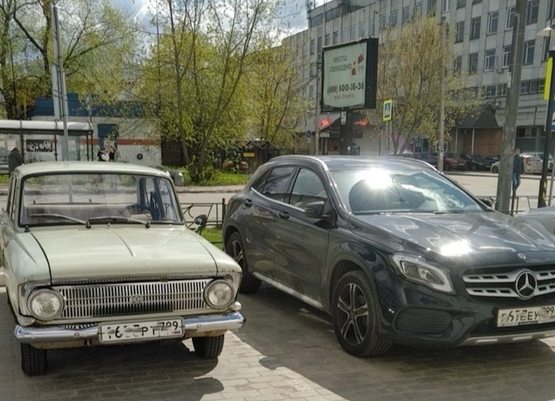 Каждый день на винтаже: как чувствует себя в столичном трафике «Москвич-412»