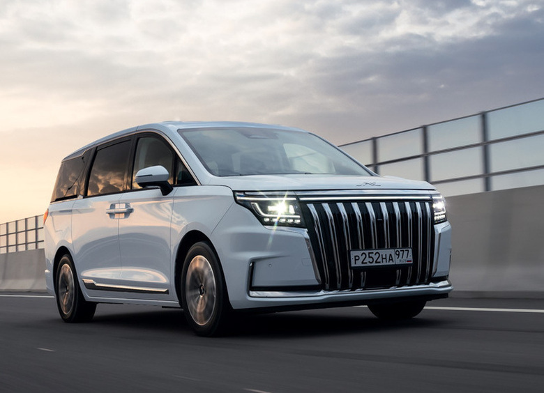 На российском рынке стартовали продажи минивэна JAC RF8