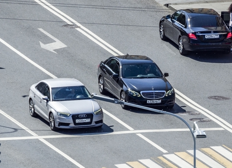 Столичные водители начали реже выезжать за стоп-линию