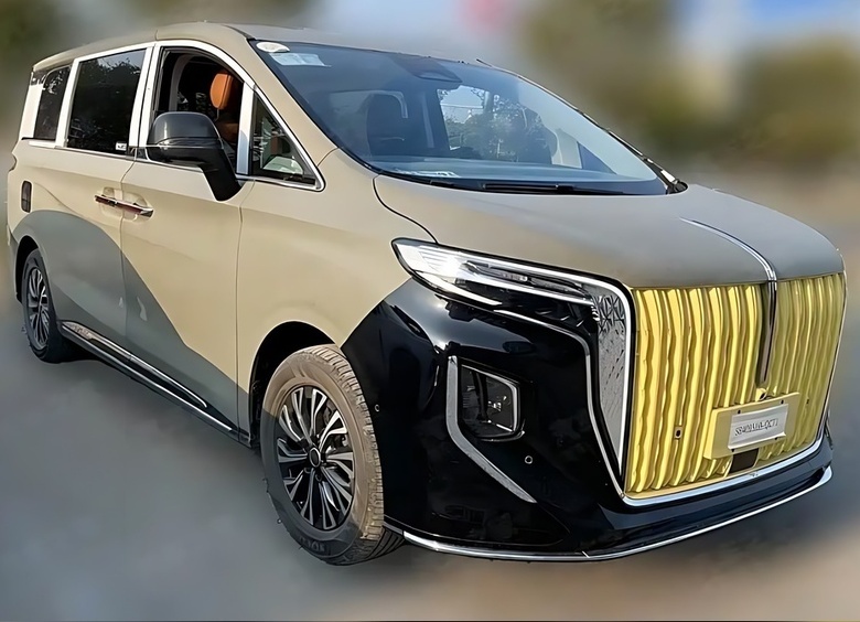 На дорожные тесты выехал обновленный минивэн Hongqi HQ9