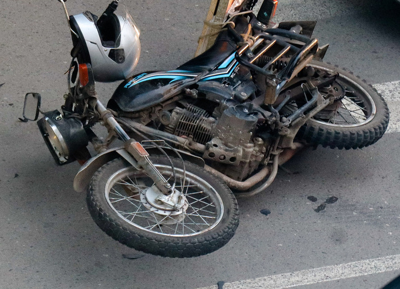 Изображение Лихач-подросток на питбайке серьезно пострадал в ночном ДТП в Подмосковье