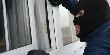 Мужчина не смог пережить расставание с возлюбленной и разбил ее машину в Мурино