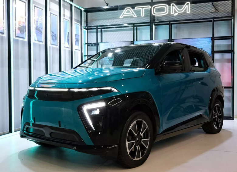 Электромобили «Атом» выпустят на российские дороги весной 2026 года