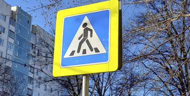 В Улан-Удэ мусоровоз сбил пешехода, переходившего на «зеленый»