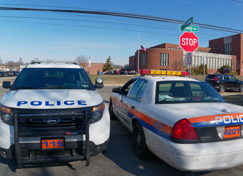 Изображение Драка в движущемся авто закончилась ножевыми ранениями и ДТП