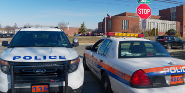 Драка в движущемся авто закончилась ножевыми ранениями и ДТП