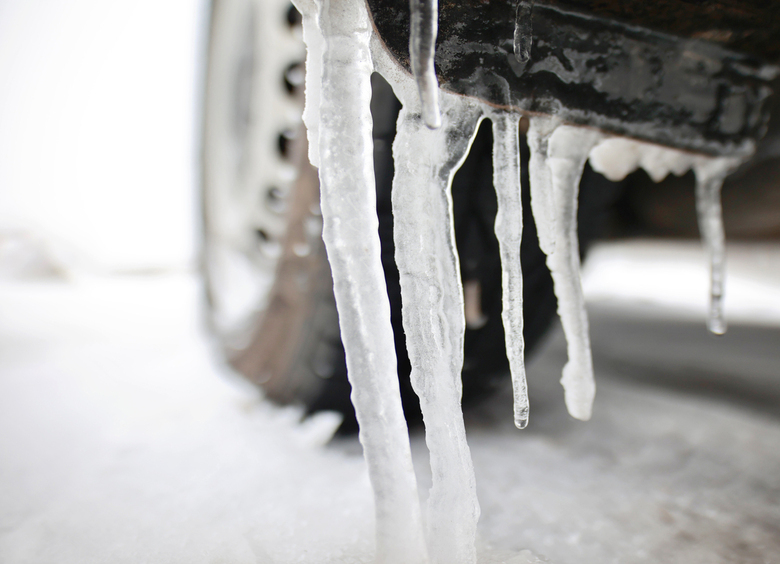 Изображение Автомобиль провалился под лед на закрытой переправе в Тюменской области