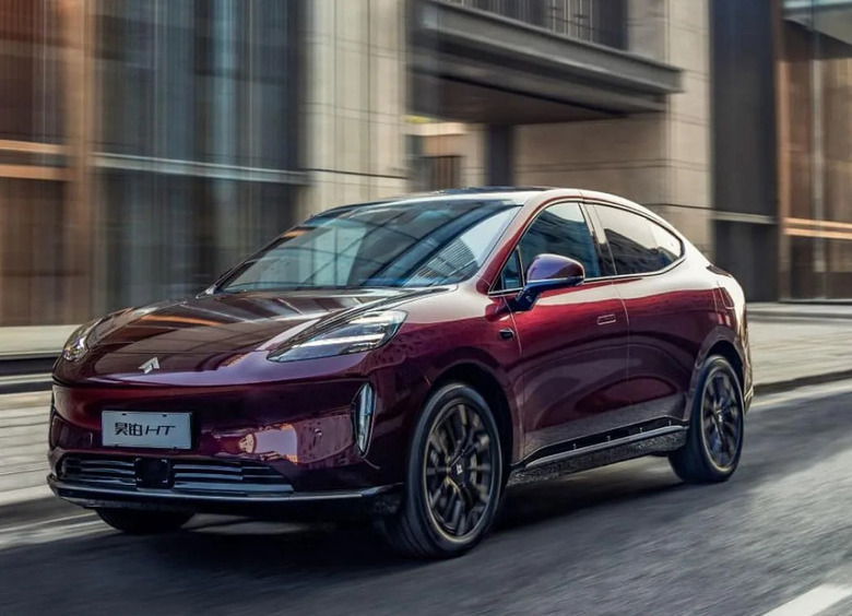 Названы сроки появления в России «бюджетного» кроссовера GAC Hyptec HT