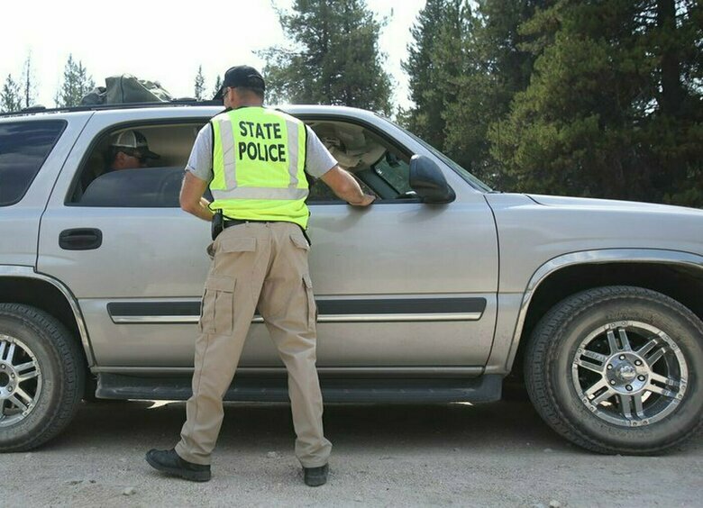 Изображение Москвич, находившийся в розыске, пытался скрыться на авто от полиции США