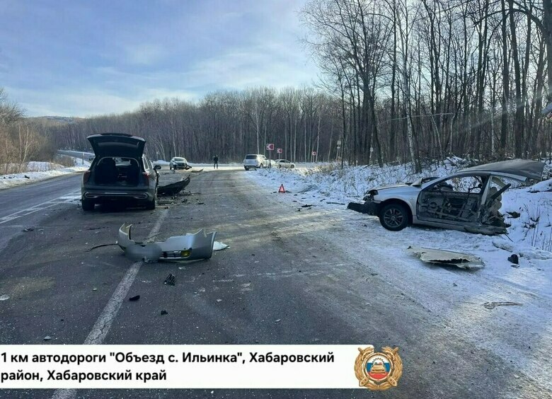 Изображение Автомобиль разорвало пополам в тройном ДТП под Хабаровском