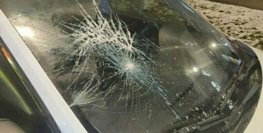 Агрессивный петербуржец избил припаркованный автомобиль и попал в больницу