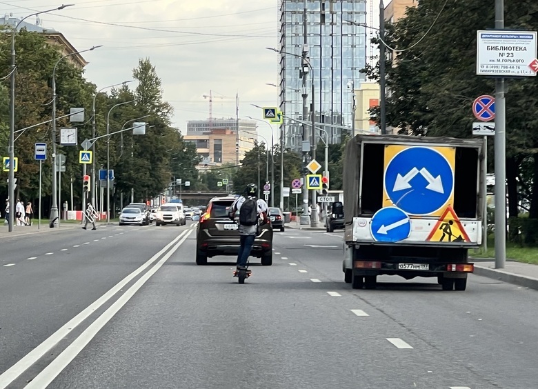 СИМ-СИМ, закройся: электровелосипедам разрешили и дальше кошмарить водителей и пешеходов