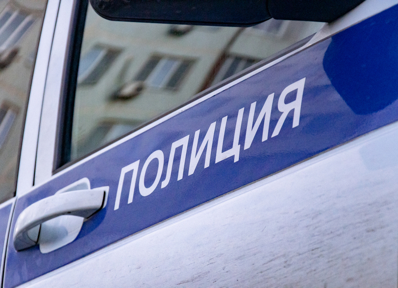 Изображение Подростки вскрывали машины на трехколесном тук-туке во время атаки дронов