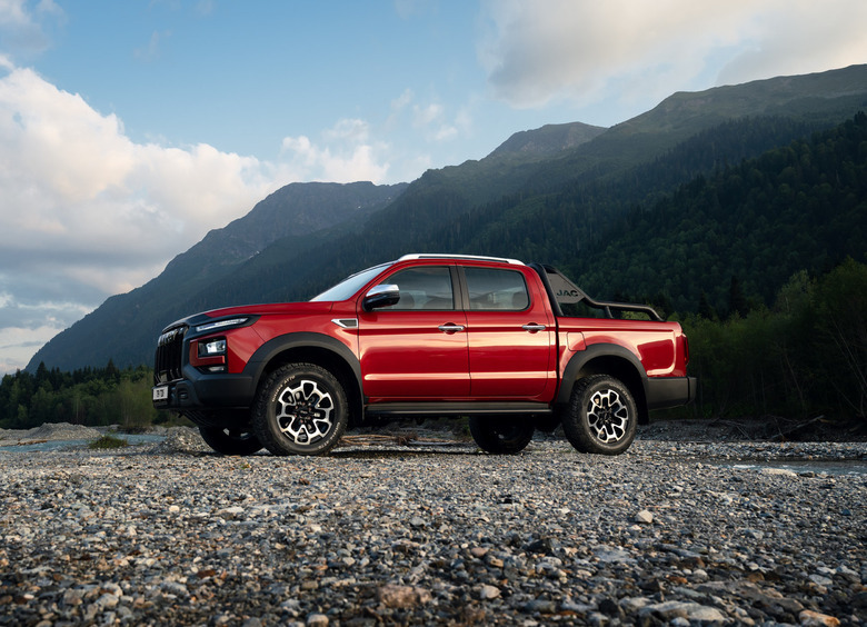 Изображение В России почти на четверть просели продажи новых пикапов