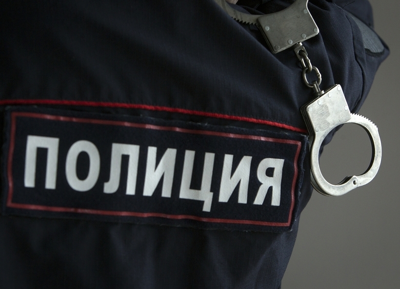 Изображение Злоумышленник дважды обокрал одну и ту же машину в Геленджике